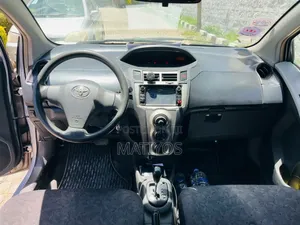 Toyota Yaris 2010 Silver