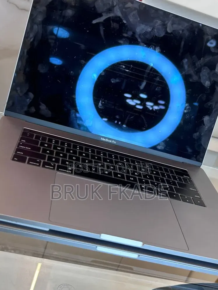 New Laptop Apple MacBook 2018 16GB Intel Core i7 SSD 512GB