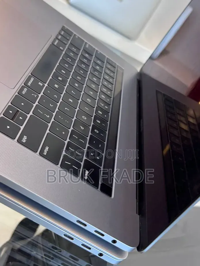 New Laptop Apple MacBook 2018 16GB Intel Core i7 SSD 512GB