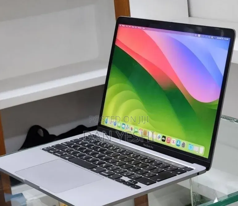 New Laptop Apple MacBook Pro 8GB Intel Core i5 SSD 512GB