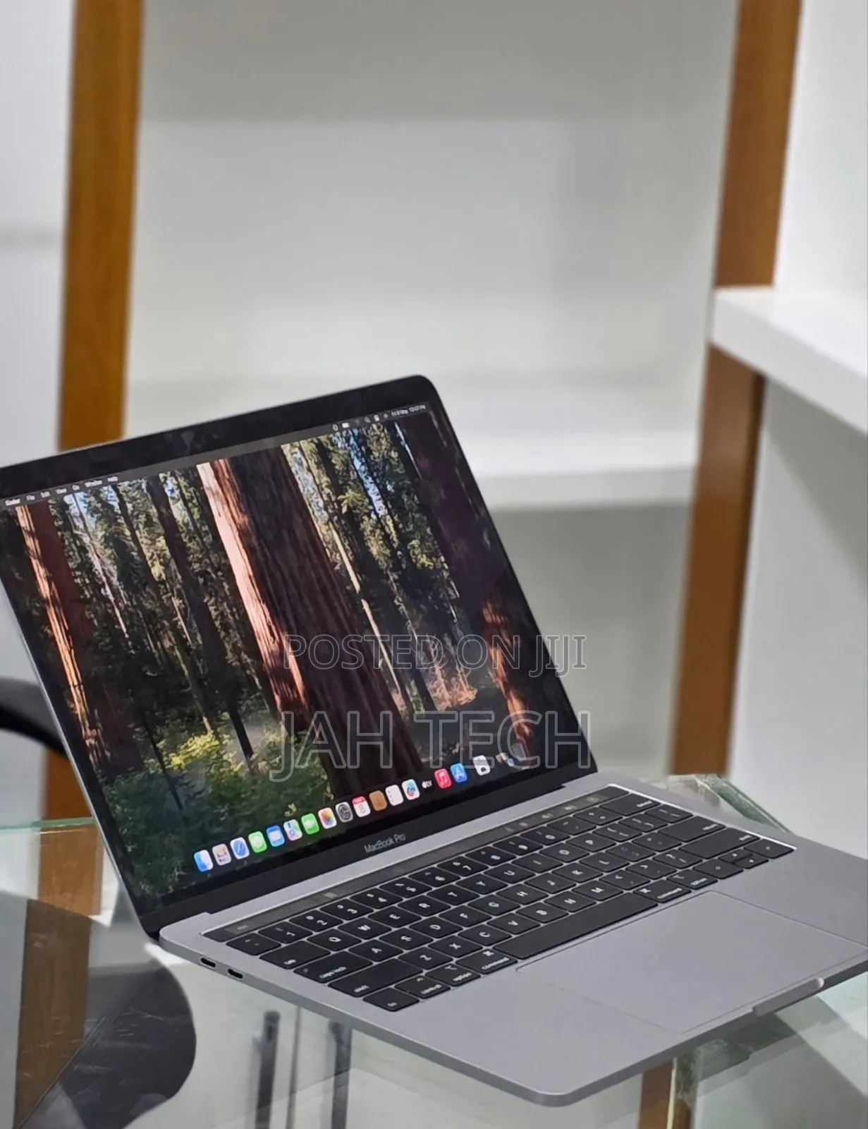 New Laptop Apple MacBook Pro 2019 16GB Intel Core i7 SSD 256GB