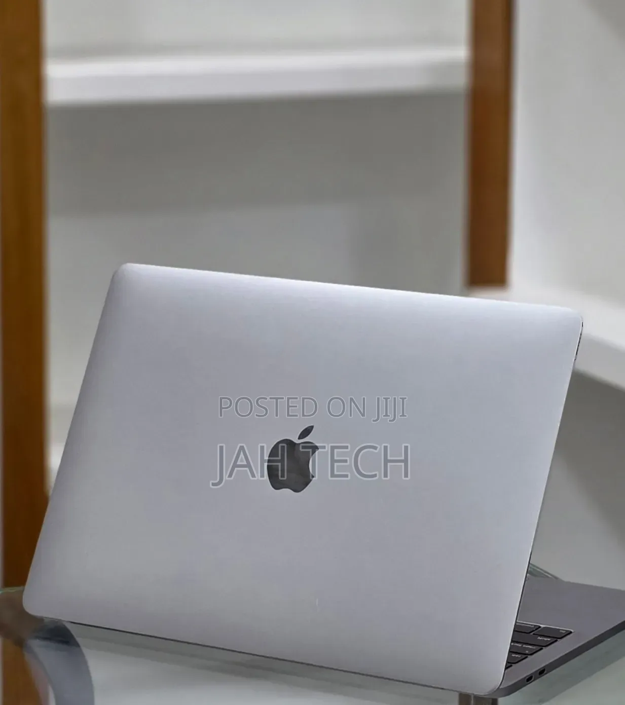 New Laptop Apple MacBook Pro 2019 16GB Intel Core i7 SSD 256GB