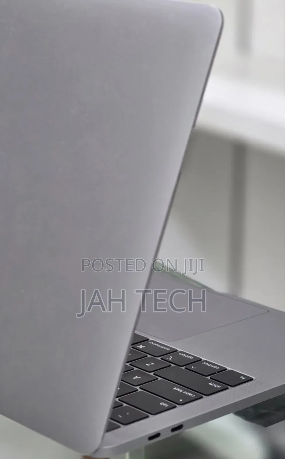 New Laptop Apple MacBook Pro 2019 16GB Intel Core i7 SSD 256GB
