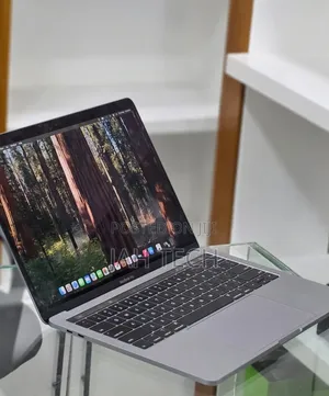 New Laptop Apple MacBook Pro 2019 16GB Intel Core i7 SSD 256GB