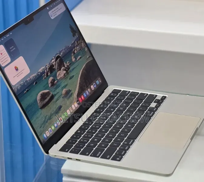 New Laptop Apple MacBook Air 2025 M4 13-inch 16GB Apple M4 SSD 256GB