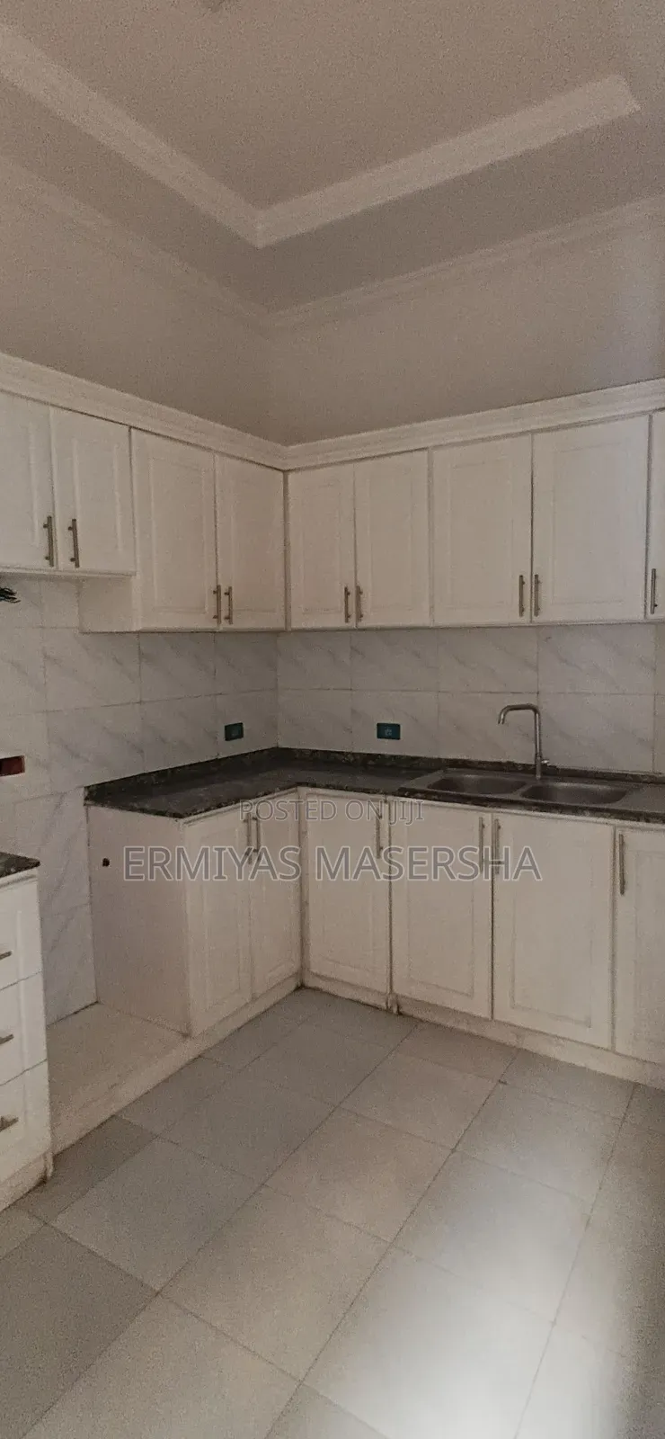Furnished 5bdrm Villa in Yeka for sale