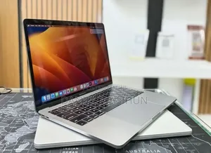 New Laptop Apple MacBook Pro 2017 16GB Intel Core i5 SSD 256GB