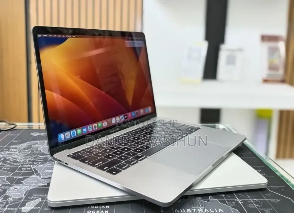 New Laptop Apple MacBook Pro 2017 16GB Intel Core i5 SSD 256GB