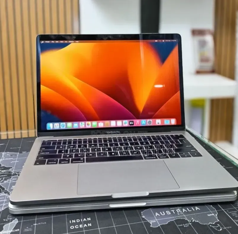 New Laptop Apple MacBook Pro 2017 16GB Intel Core i5 SSD 256GB