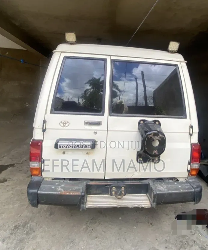 Toyota Land Cruiser 2016 White