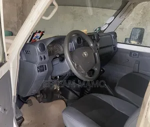 Toyota Land Cruiser 2016 White