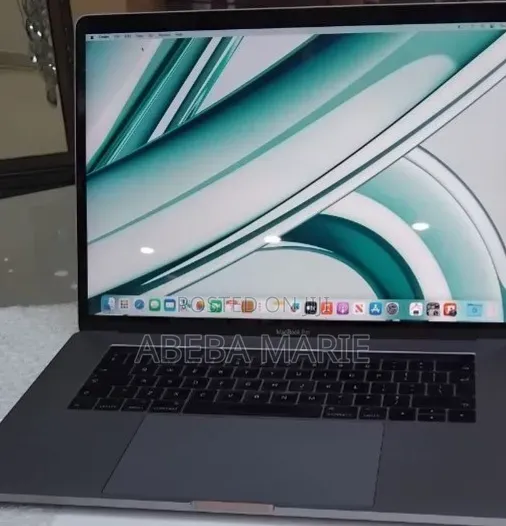 New Laptop Apple MacBook Pro 2017 16GB Intel Core i7 SSD 512GB