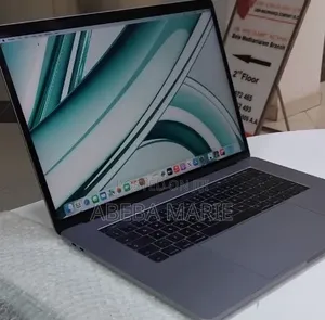 New Laptop Apple MacBook Pro 2017 16GB Intel Core i7 SSD 512GB