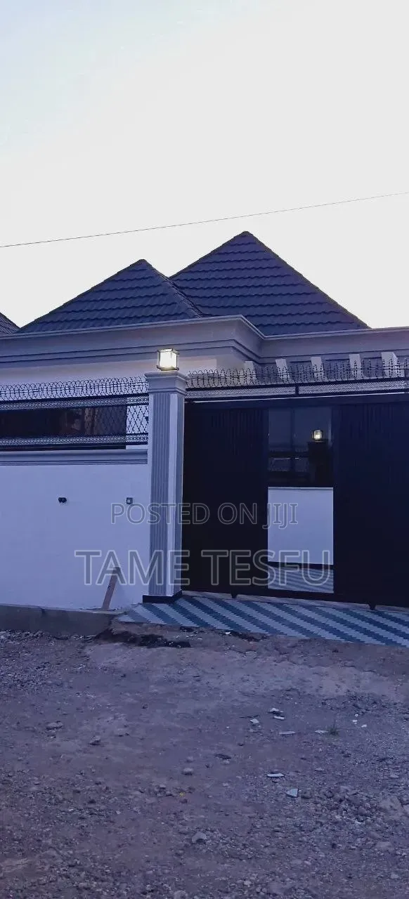 Furnished 3bdrm Villa in ሀያት, Bole for sale