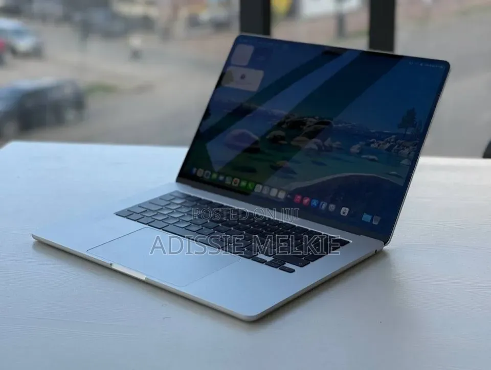 New Laptop Apple MacBook Air 2023 M2 8GB Apple M2 SSD 512GB