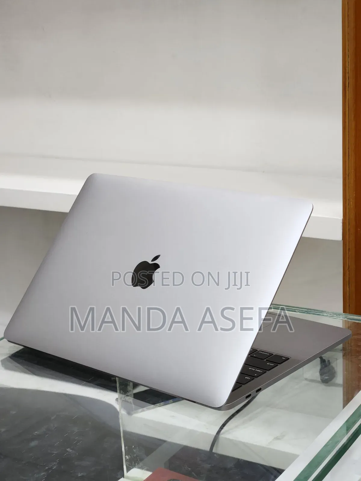 New Laptop Apple MacBook Pro 2019 16GB Intel Core i7 SSD 256GB
