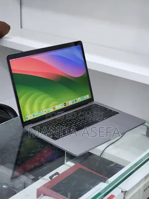 New Laptop Apple MacBook Pro 2019 16GB Intel Core i7 SSD 256GB