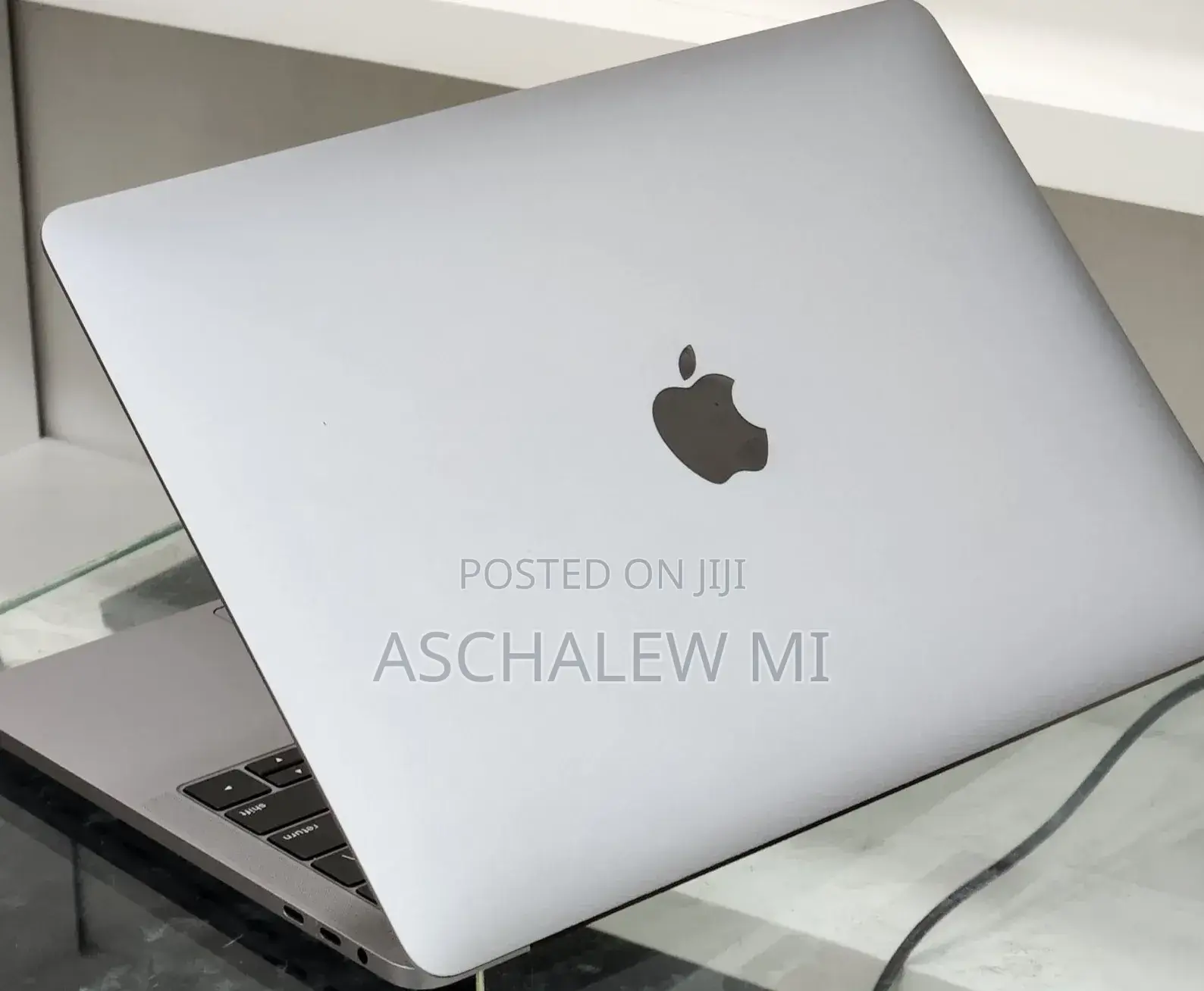 New Laptop Apple MacBook Pro 2019 16GB Intel Core i7 SSD 256GB