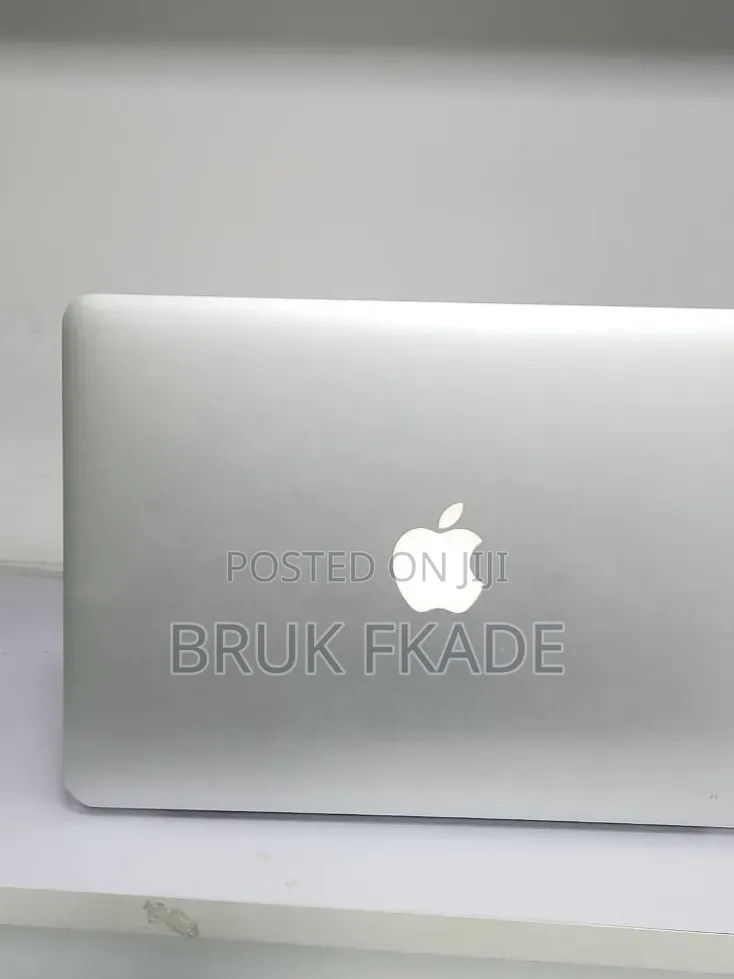 New Laptop Apple MacBook 2013 8GB Intel Core i5 SSD 256GB