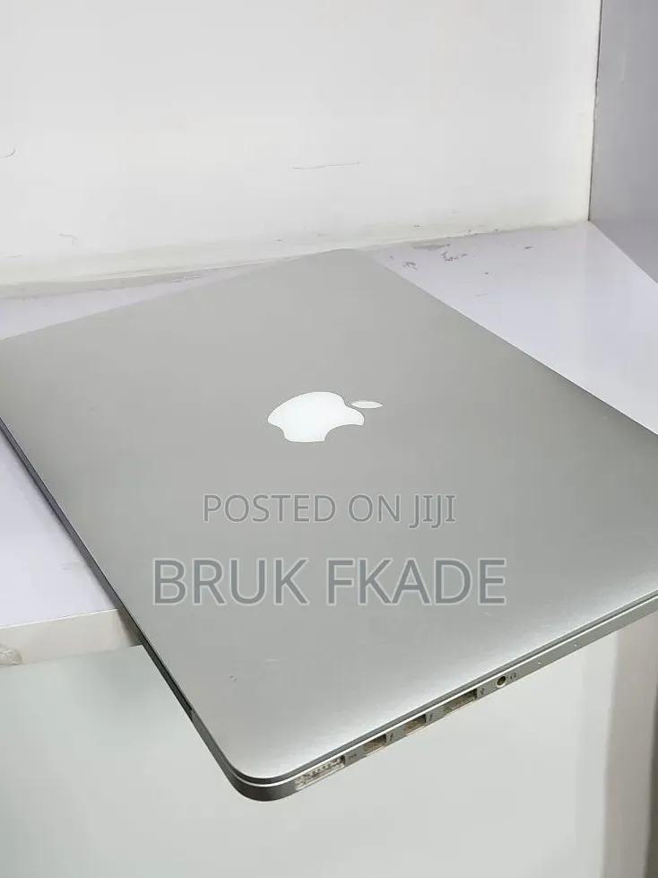New Laptop Apple MacBook 2013 8GB Intel Core i5 SSD 256GB