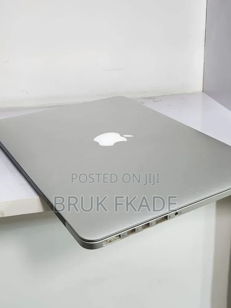 New Laptop Apple MacBook 2013 8GB Intel Core i5 SSD 256GB