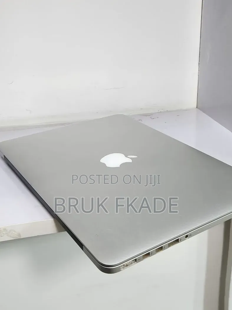 New Laptop Apple MacBook 2013 8GB Intel Core i5 SSD 256GB