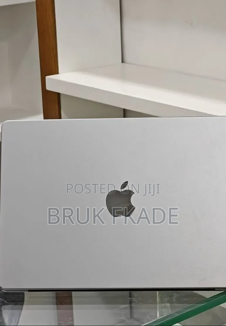 New Laptop Apple MacBook Pro 2024 M3 14-inch 8GB Apple M3 Pro SSD 512GB