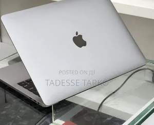 New Laptop Apple MacBook Pro 2017 16GB Intel Core i7 SSD 256GB
