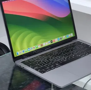 New Laptop Apple MacBook Pro 2017 16GB Intel Core i7 SSD 256GB