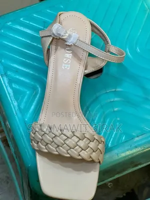 Women's Hill Shoes - የሴት ሂል ጫማ