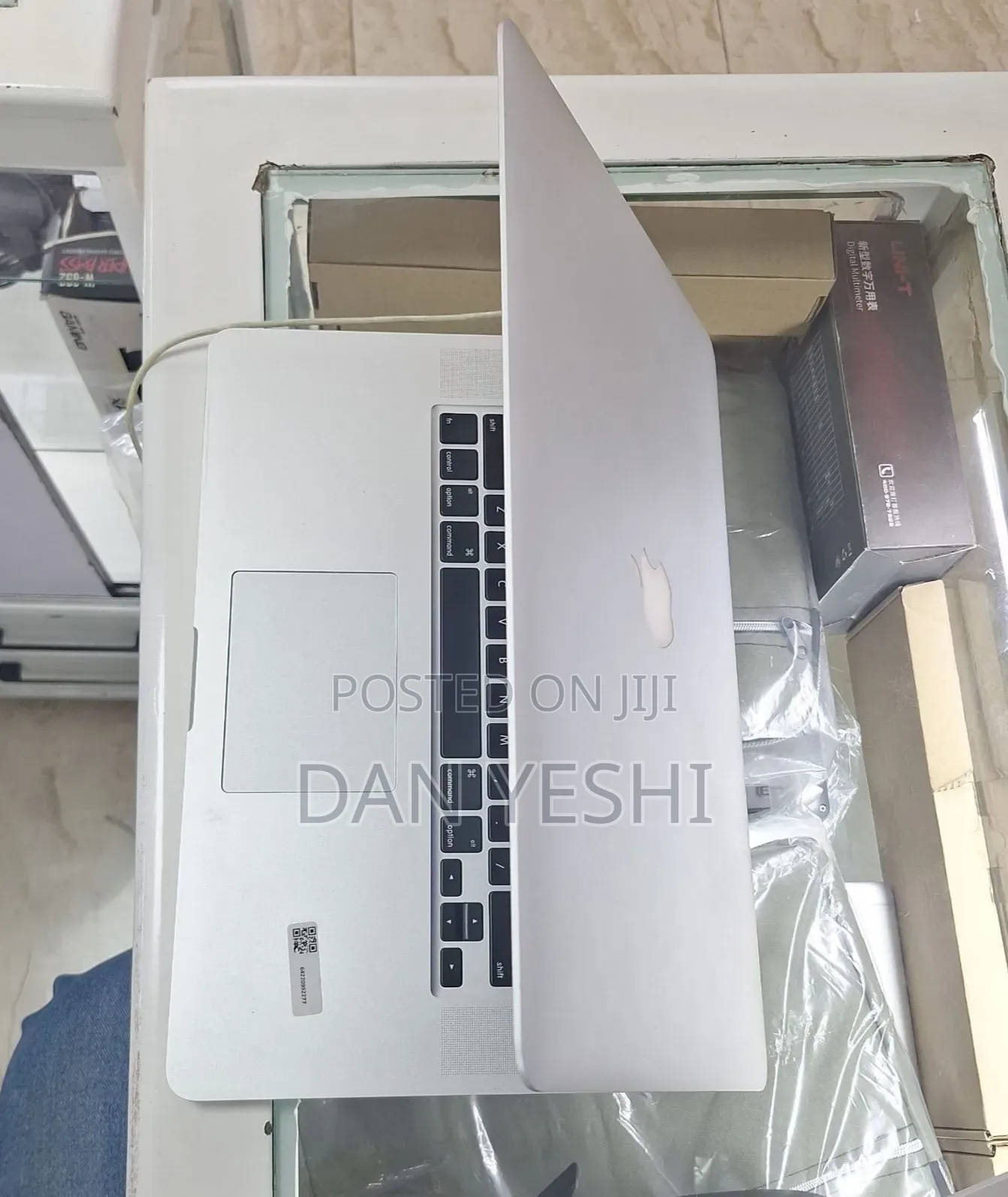 New Laptop Apple MacBook Pro 2015 16GB Intel Core i7 SSD 256GB
