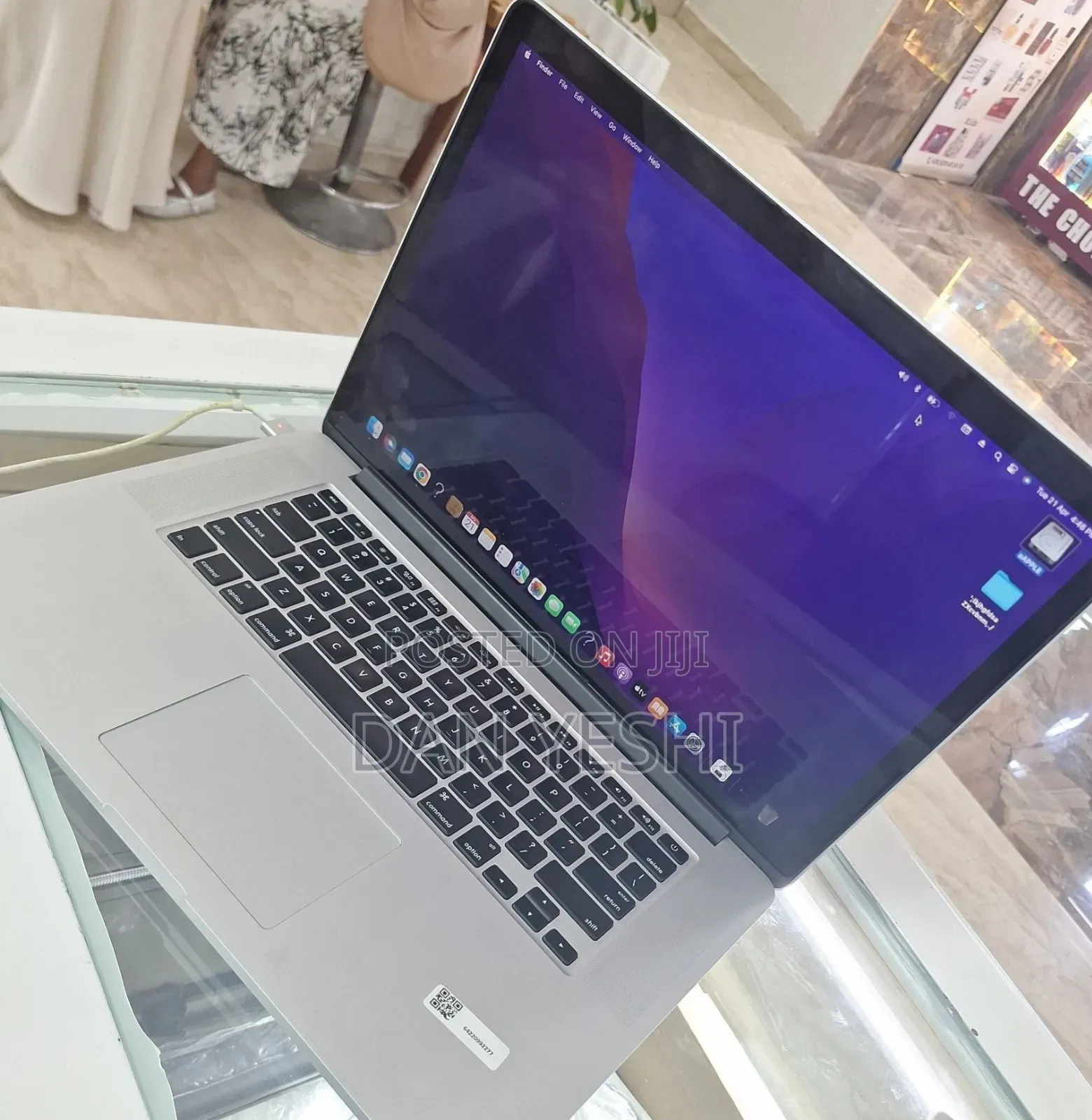 New Laptop Apple MacBook Pro 2015 16GB Intel Core i7 SSD 256GB