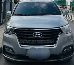 Hyundai Staria 2022 Silver