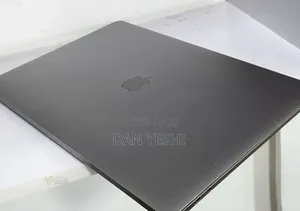 New Laptop Apple MacBook Pro 2018 32GB Intel Core i9 SSD 512GB