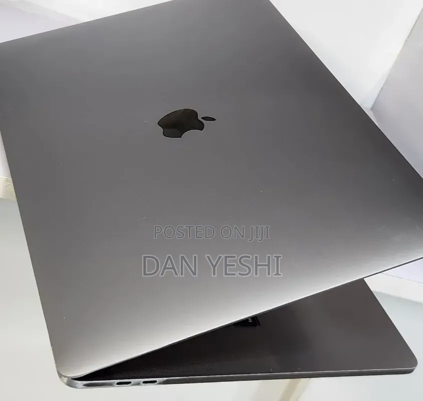 New Laptop Apple MacBook Pro 2018 32GB Intel Core i9 SSD 512GB
