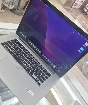 New Laptop Apple MacBook Pro 2015 16GB Intel Core i7 SSD 256GB