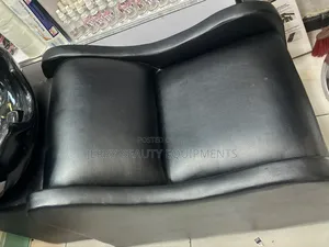 ዘመናዊ የፋይበር ፀጉር ማጠቢያ- በነጭ እና ጥቁር