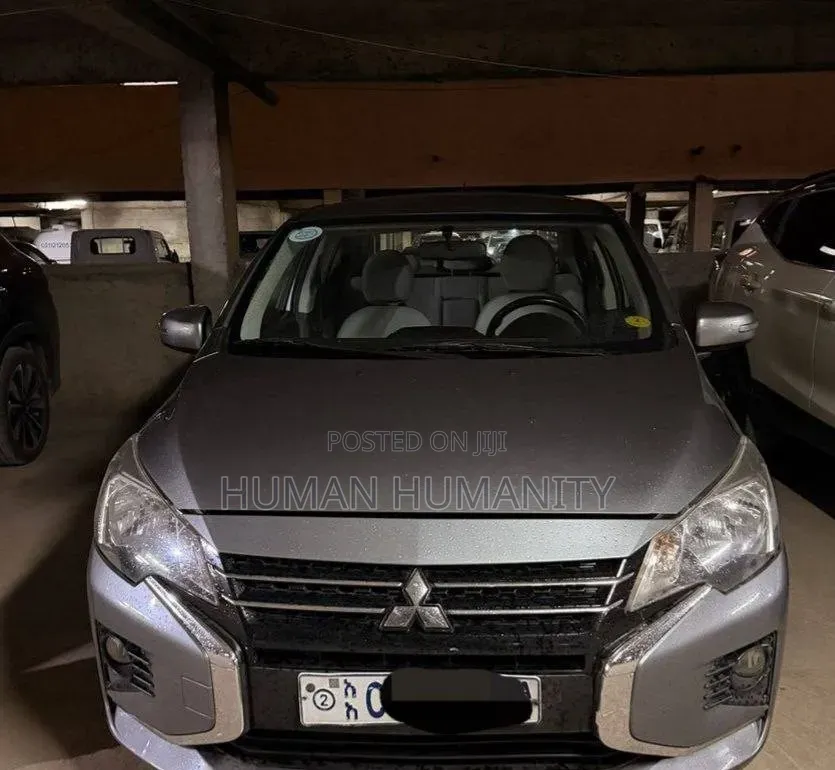 Mitsubishi Attrage 2022 Silver