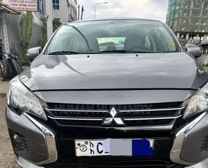 Mitsubishi Attrage 2022 Silver