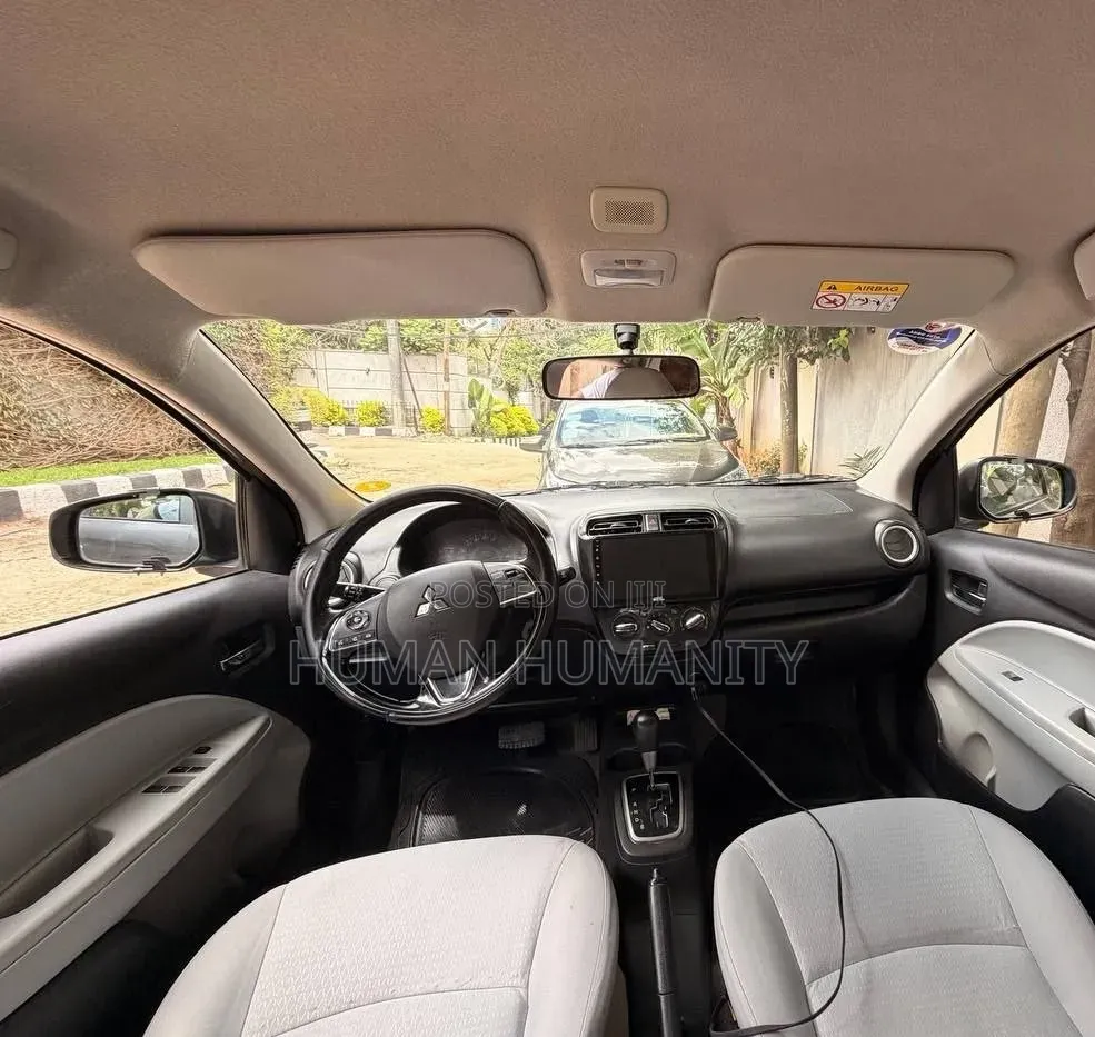 Mitsubishi Attrage 2022 Silver