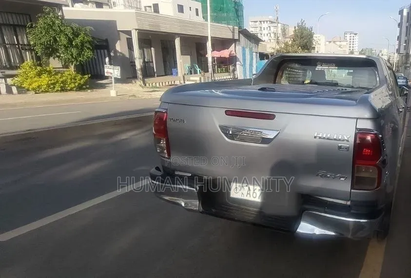 Toyota Hilux 2018 Silver