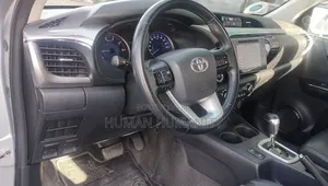 Toyota Hilux 2018 Silver