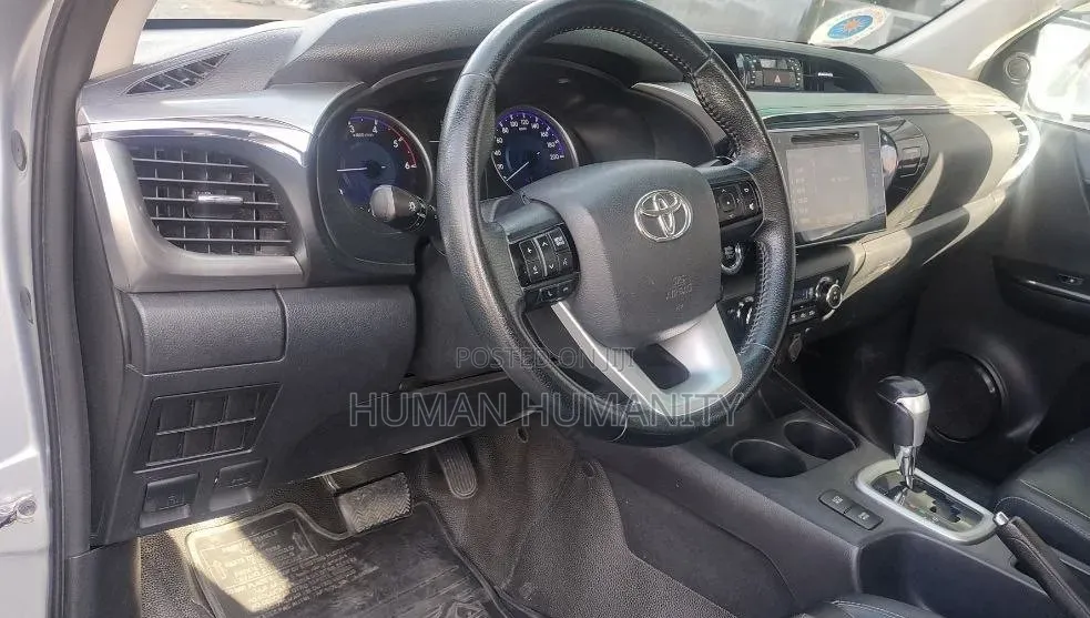 Toyota Hilux 2018 Silver