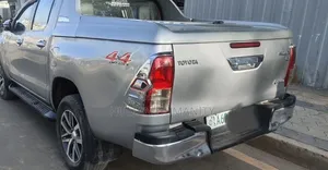 Toyota Hilux 2018 Silver