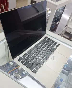 New Laptop Apple MacBook Air 2022 M2 16GB Apple M2 SSD 256GB