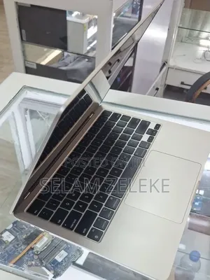 New Laptop Apple MacBook Air 2022 M2 16GB Apple M2 SSD 256GB