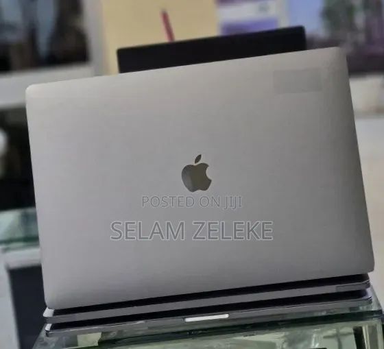 New Laptop Apple MacBook Pro 2017 16GB Intel Core i7 SSD 512GB