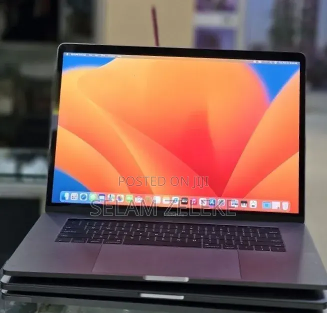 New Laptop Apple MacBook Pro 2017 16GB Intel Core i7 SSD 512GB