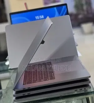 New Laptop Apple MacBook Pro 2017 16GB Intel Core i7 SSD 512GB