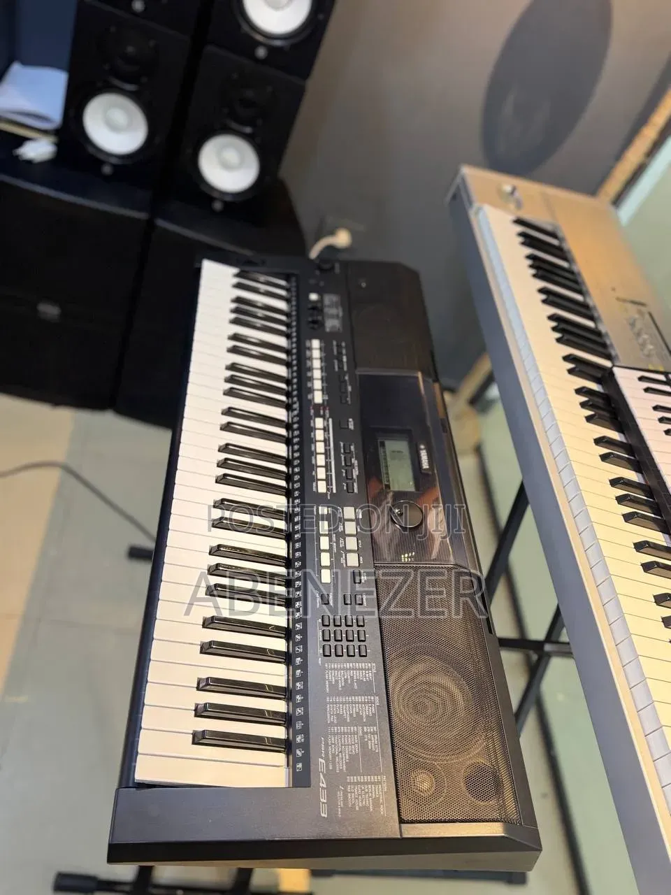Yamaha PSR E433 Piano Keyboard